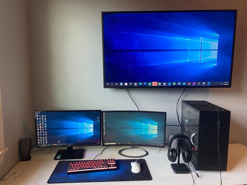 Setup with 2 monitors and a TV