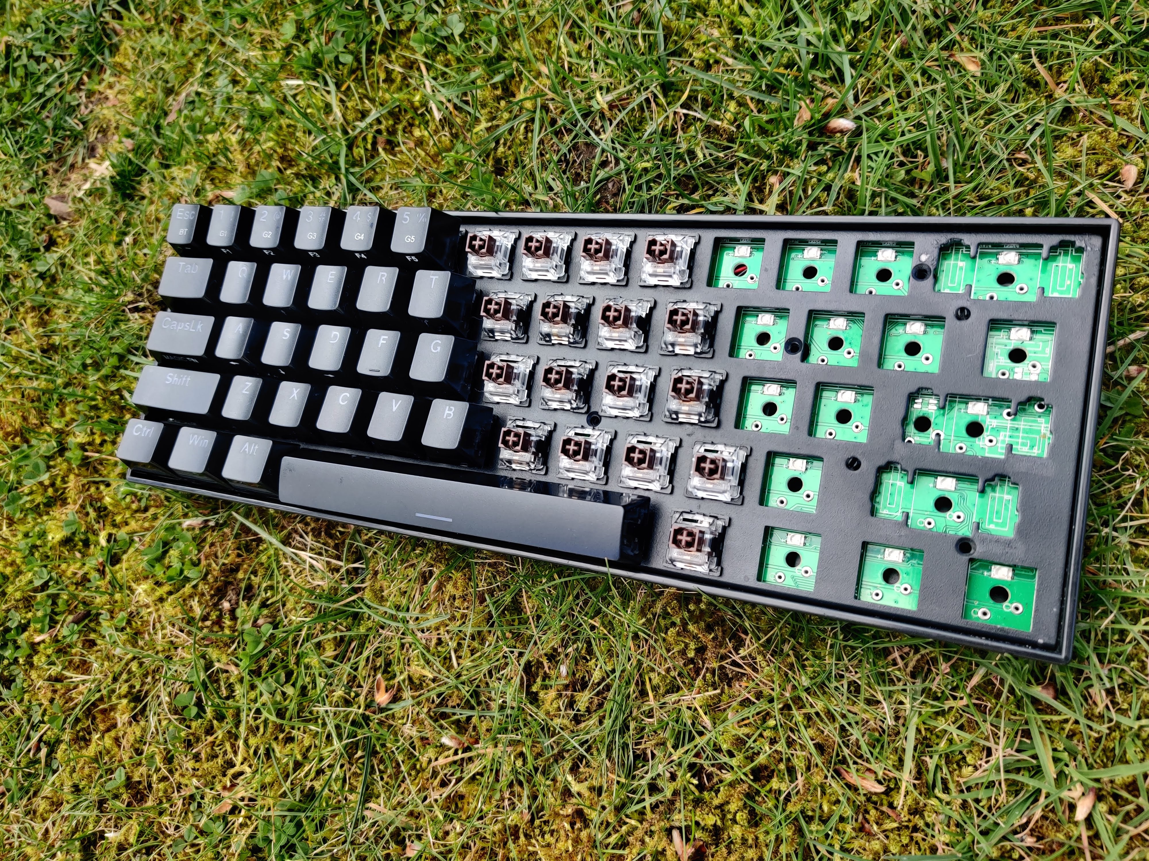 Redrapon K530 mechanical keyboard on grass