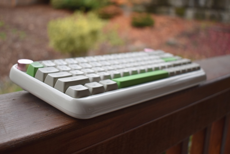 Side view of the Epomaker B21 mechanical keyboard